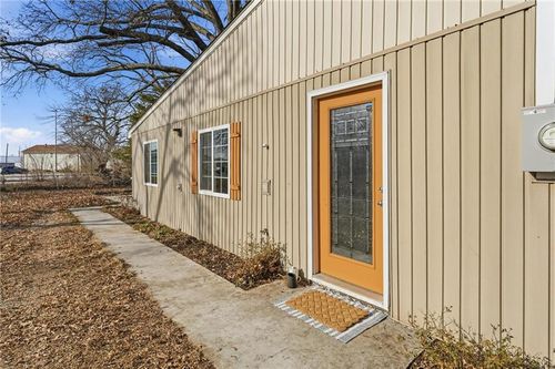 1404 S Butler Dr, Harrisonville, MO, 64701-3017 | Card Image