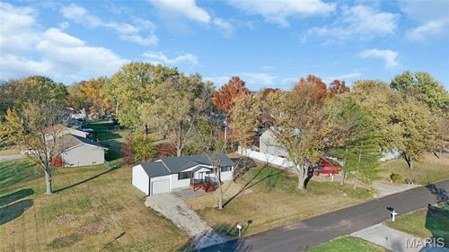 2 Royal Dr, O Fallon, MO, 63366-3424 | Card Image