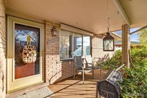 33538 Somerset Dr, Sterling Heights, MI, 48312-6066 | Card Image