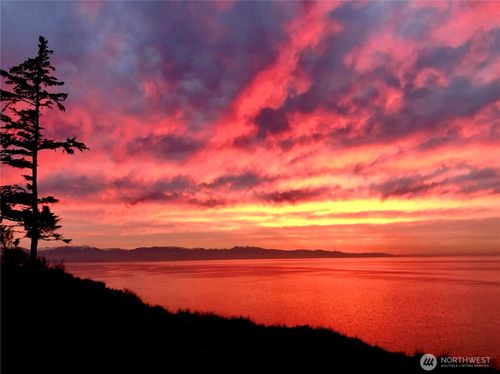 c-2285 W Beach Road, Oak Harbor, WA, 98277 | Card Image