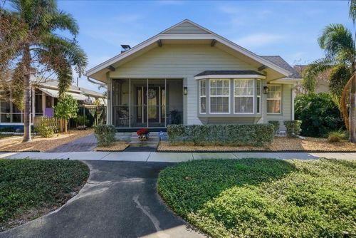 924 18th Ave N, ST PETERSBURG, FL, 33704-4220 | Card Image