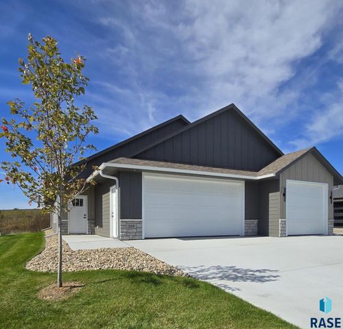 205 N Wildcat Dr, Sioux Falls, SD, 57110-6315 | Card Image