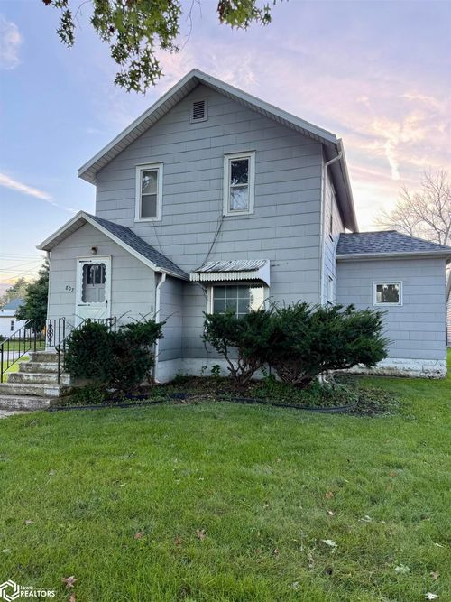 807 6th St, Grundy Center, IA, 50638-1501 | Card Image