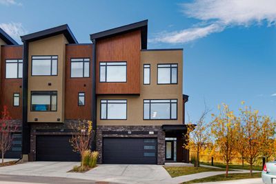 24 Royal Elm Green Nw, Home with 3 bedrooms, 2 bathrooms and 4 parking in Calgary AB | Image 1