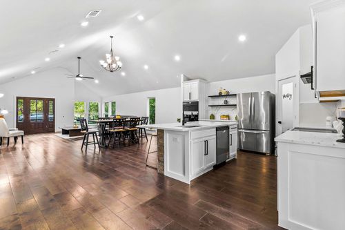 112 Glen Hvn, Livingston, TX, 77351-3945 | Card Image