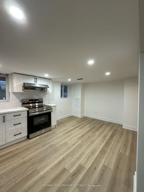 293 E 17th St, Hamilton, ON, L9A4M6 | Card Image
