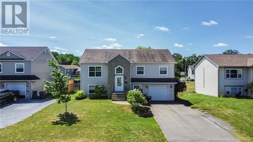 14 Hallihan Dr, Oromocto, NB, E2V0C5 | Card Image