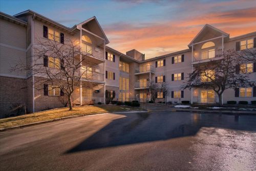 109-715 Canterberry Court, West Bend, WI, 53090 | Card Image