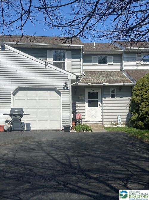 706 Overlook Dr, Bethlehem, PA, 18017-2313 | Card Image