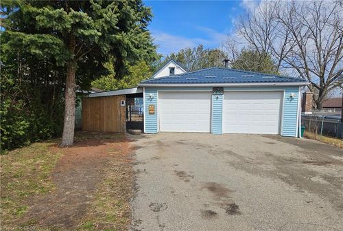 284 Lawrence Ave, Kitchener, ON, N2M1Y4 | Card Image