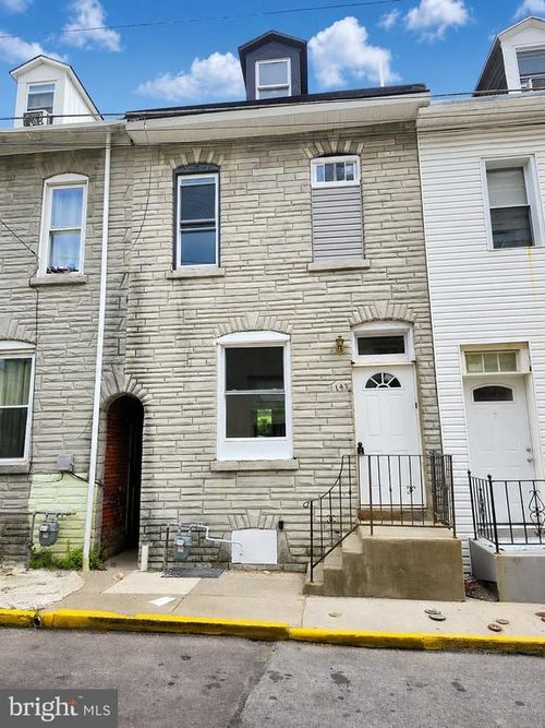 141 Peach St, READING, PA, 19602-1720 | Card Image