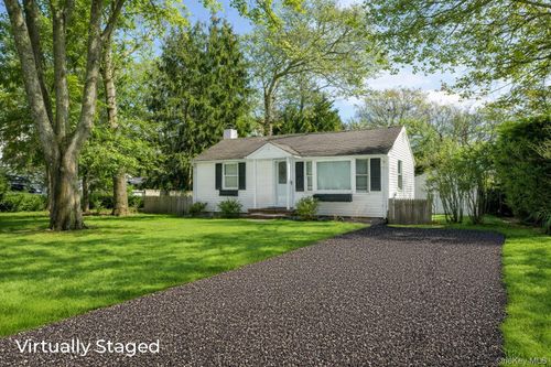5 Sherman Ave, Hampton Bays, NY, 11946-3025 | Card Image