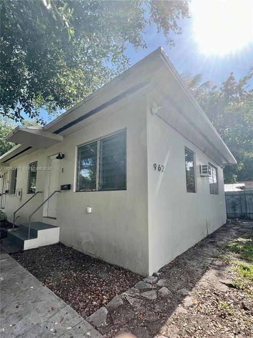 1-962 Nw 6th St, Miami, FL, 33136-3702 | Card Image
