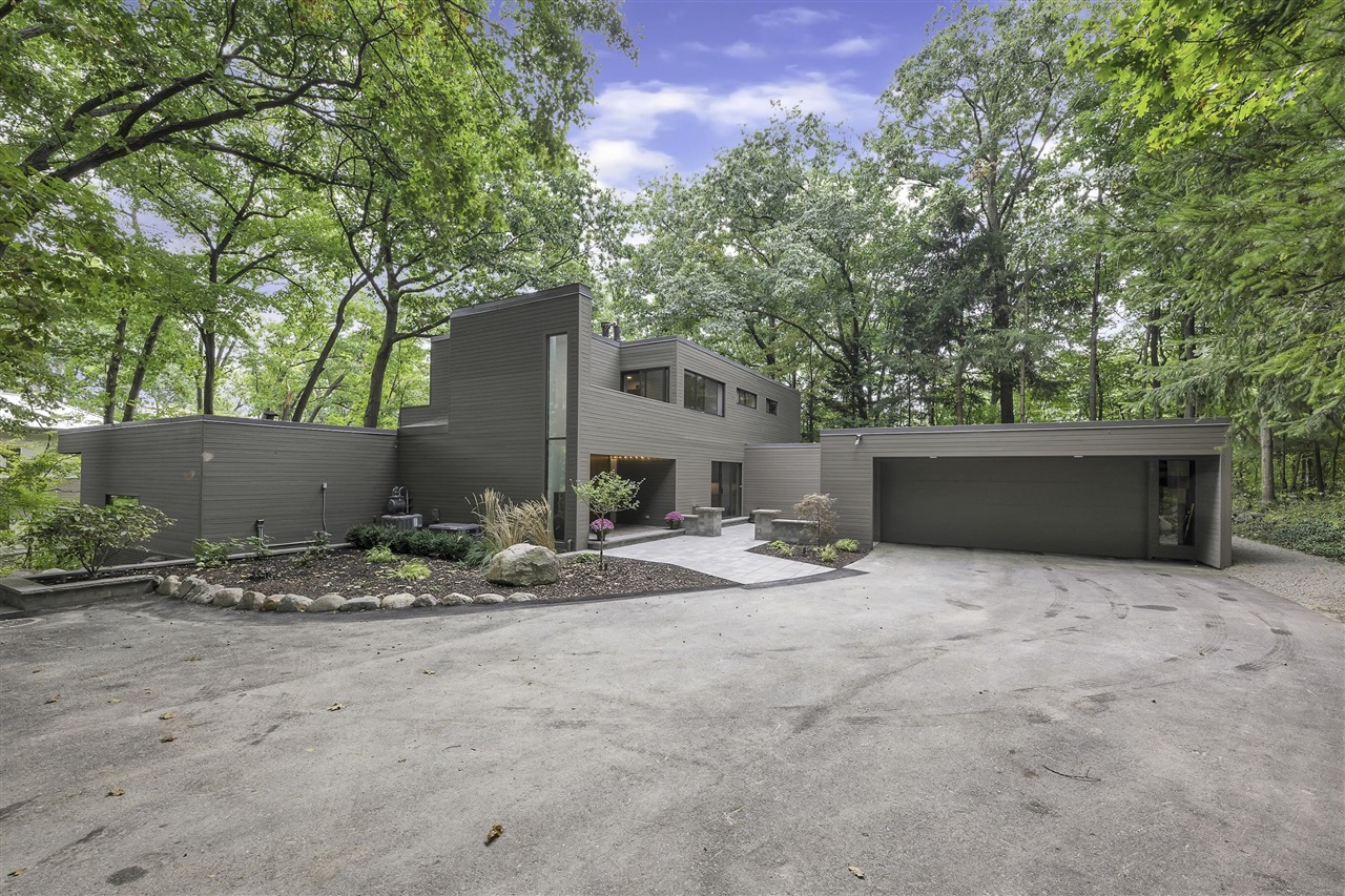 Lake Angelus Rd, Lake Angelus, MI 48326