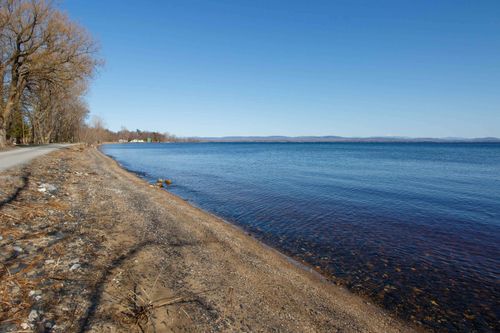 38 Holiday Pt Rd, North Hero, VT, 05474-9523 | Card Image