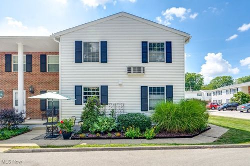 1491 Munroe Falls Ave, Cuyahoga Falls, OH, 44221-3674 | Card Image