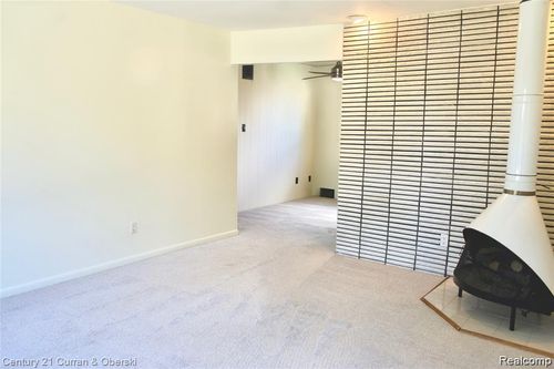 211 Arcola St, Garden City, MI, 48135-3127 | Card Image