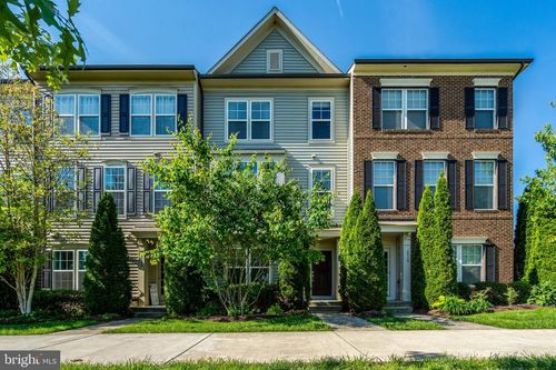 8932 Dahlgren Ridge Rd, Manassas Park, VA, 20111-7228 | Card Image