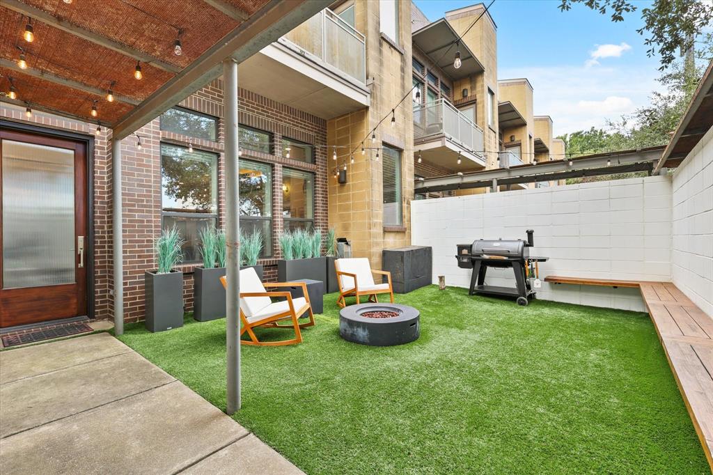 Commerce St, Dallas, TX 75226
