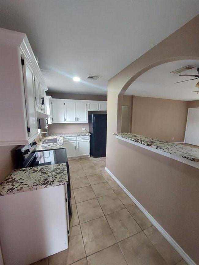 1707 W 7 Th St, Home with 3 bedrooms, 1 bathrooms and null parking in Freeport TX | Image 5