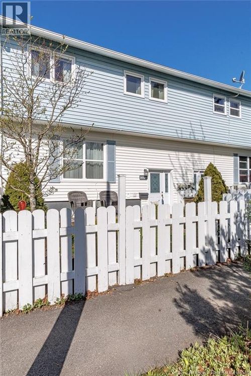 325 Tartan St, Saint John, NB, E2K4G9 | Card Image