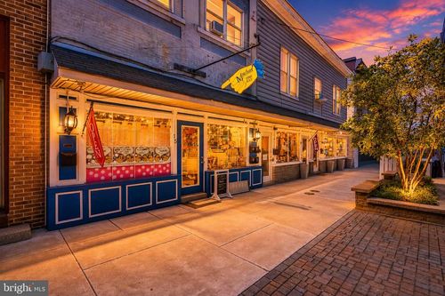 2-15 N Washington St, BERKELEY SPRINGS, WV, 25411-1571 | Card Image