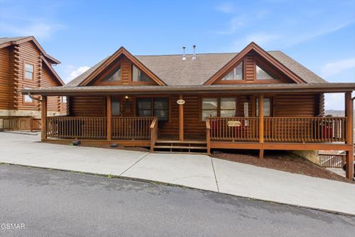 423 Big Bear Way, Pigeon Forge, TN, 37863-6232 | Card Image