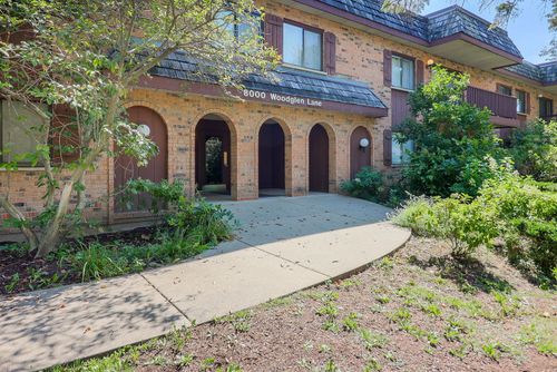 apt-101-8000 Woodglen Ln, Downers Grove, IL, 60516-4564 | Card Image