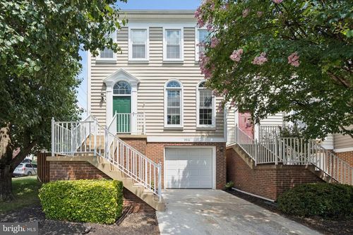 9910 Michael Schar Ct, Vienna, VA, 22181-5912 | Card Image