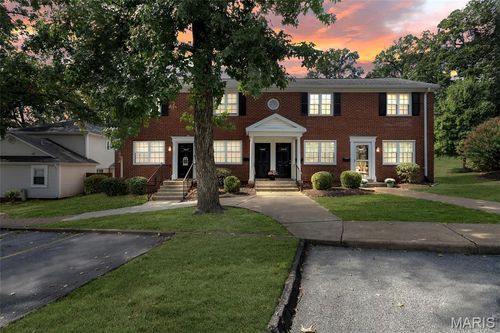 1545 Swallow Dr, Brentwood, MO, 63144-1619 | Card Image