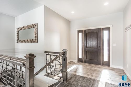 2824 E Sunflower Cir, Brandon, SD, 57005-6707 | Card Image