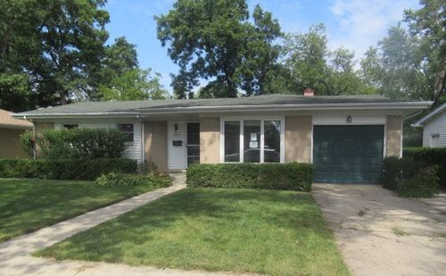 928 Woodland Dr, Wheeling, IL, 60090-3933 | Card Image