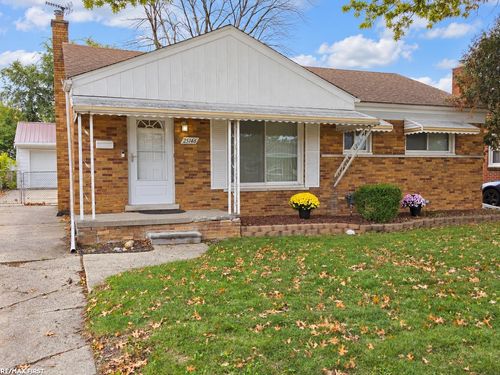 25146 Ronald St, Roseville, MI, 48066-4927 | Card Image