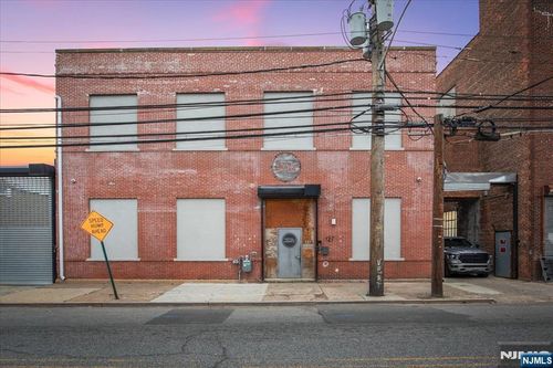 127 Coit St, Irvington, NJ, 07111-4104 | Card Image