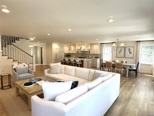 11 1st St, Bellport, NY, 11713-2452 | Card Image