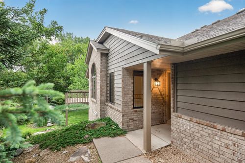18137 Judicial Way S, Lakeville, MN, 55044-8894 | Card Image