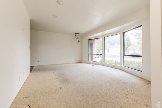 View of carpeted empty room | Image 5