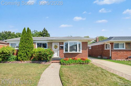 24612 Rosalind Ave, Eastpointe, MI, 48021-4201 | Card Image