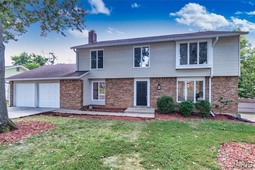 477 Ironwood Dr, Ballwin, MO, 63011-3428 | Card Image