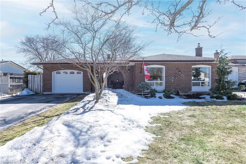 118 Westwood Cres, Welland, ON, L3C4R3 | Card Image
