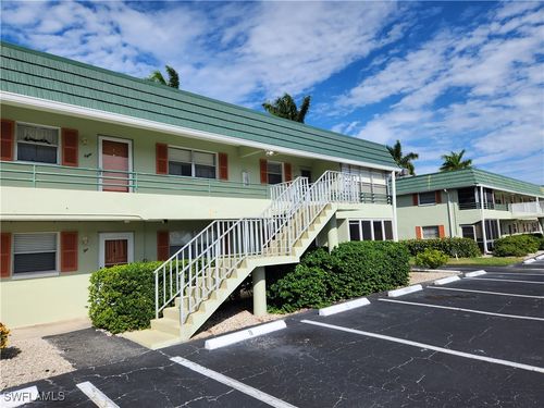 apt-5d-300 Valley Stream Dr, NAPLES, FL, 34113-4112 | Card Image