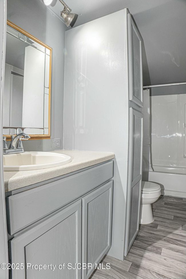 Main Bathroom | Image 14