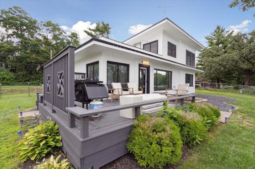 8239 Beach Dr, Rockford, IL, 61103-1123 | Card Image