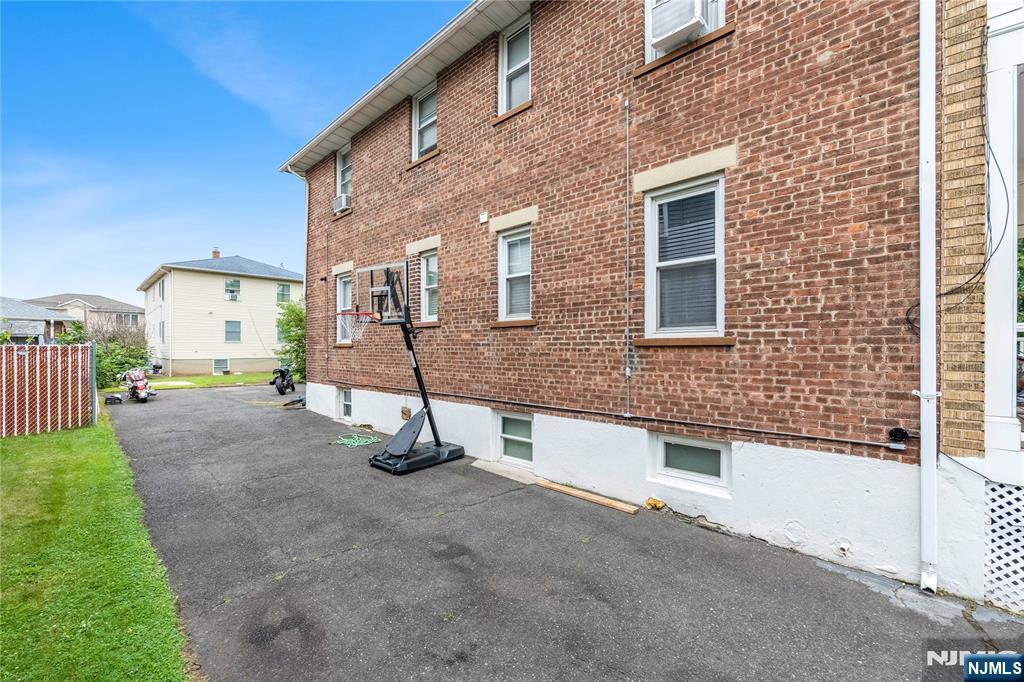 Residential Income in Carlstadt 5