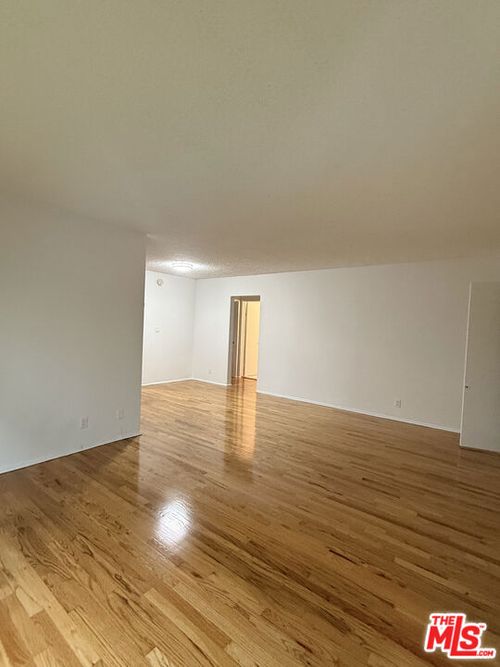1-14930 Magnolia Boulevard, Sherman Oaks, CA, 91403 | Card Image
