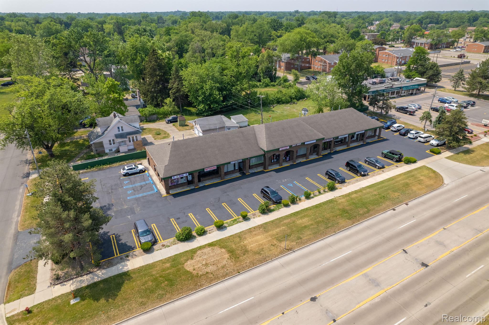 Commercial Lease in Livonia 2