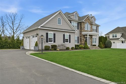 14 Southview Cir, Lake Grove, NY, 11755-2245 | Card Image