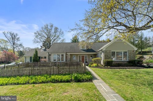 100 Edgewood Dr, YORK, PA, 17403-3606 | Card Image