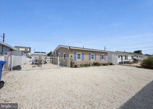 15 Beverly Ln, MANAHAWKIN, NJ, 08050-3702 | Card Image