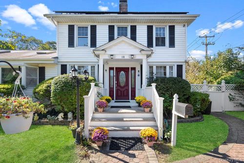118 Grant Ave, Albertson, NY, 11507-1821 | Card Image